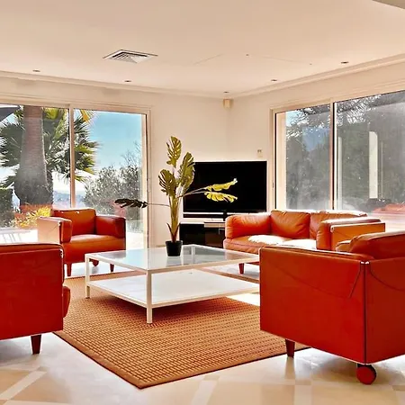 Villa Palm & Sun *