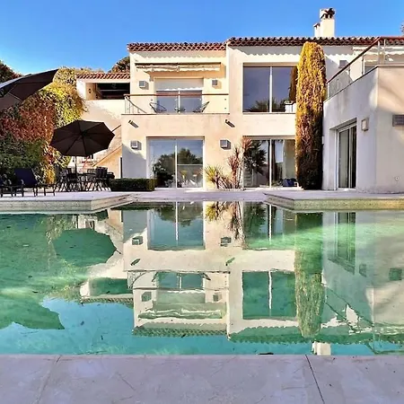 Villa Palm & Sun *